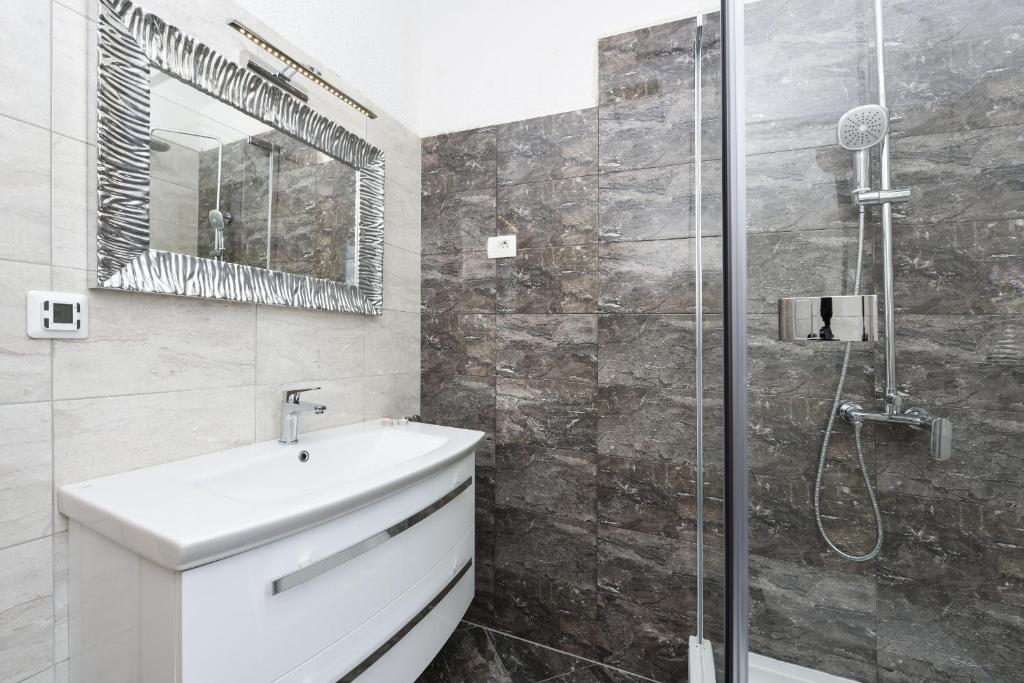 Koupelna v ubytování Villa Granar ZadarVillas