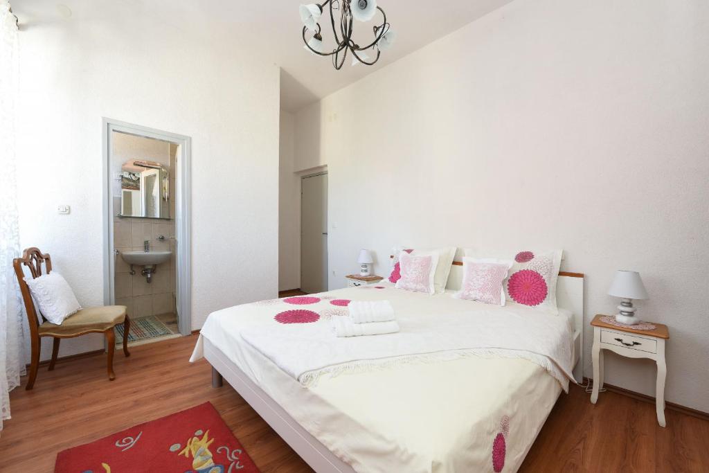 Postel nebo postele na pokoji v ubytování Villa Granar ZadarVillas