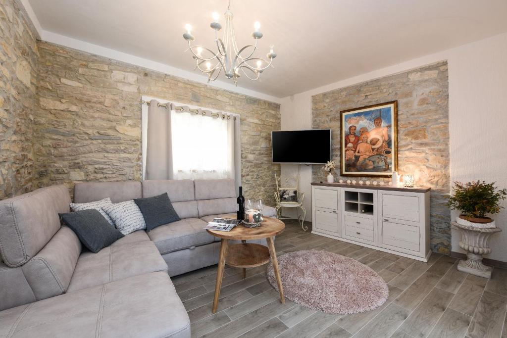 TV a/nebo společenská místnost v ubytování Villa Granar ZadarVillas