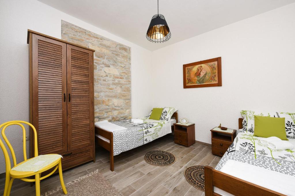 Postel nebo postele na pokoji v ubytování Villa Granar ZadarVillas
