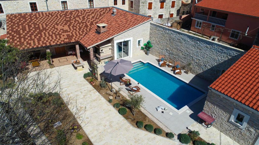 Bazén v ubytování Villa Granar ZadarVillas nebo v jeho okolí