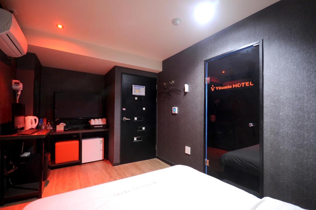 Postel nebo postele na pokoji v ubytování Vitamin Hotel