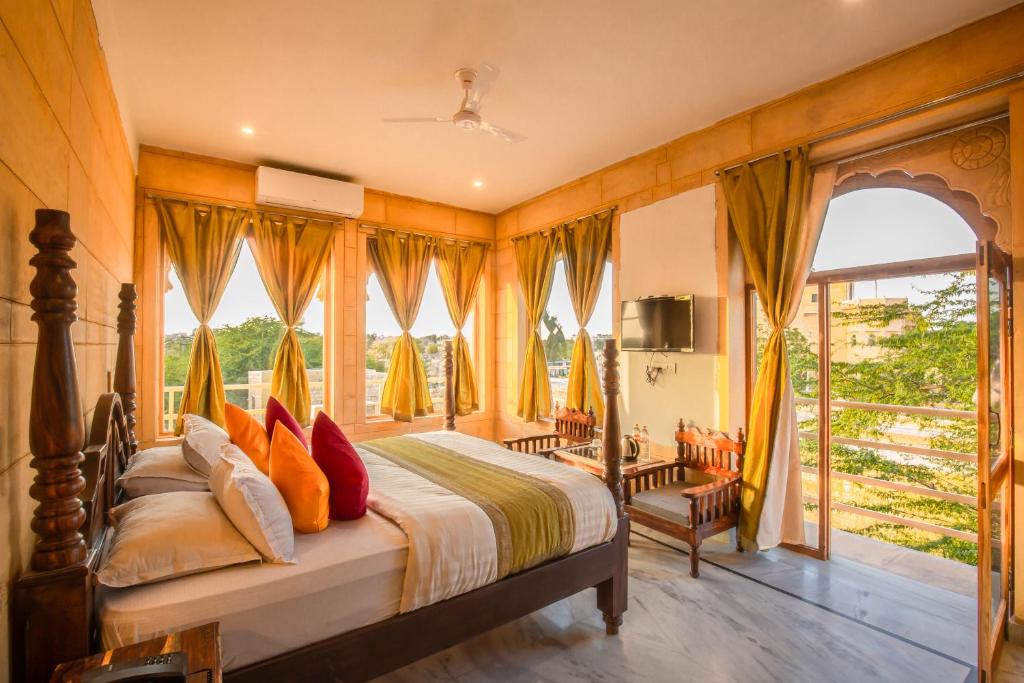 a bedroom with a bed and a large window at Boutique Helsinki in Jaisalmer