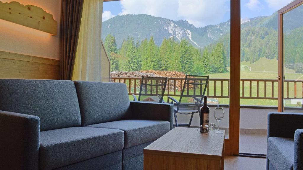 Nespecifikovaný výhled na hory nebo výhled na hory při pohledu z hotelu