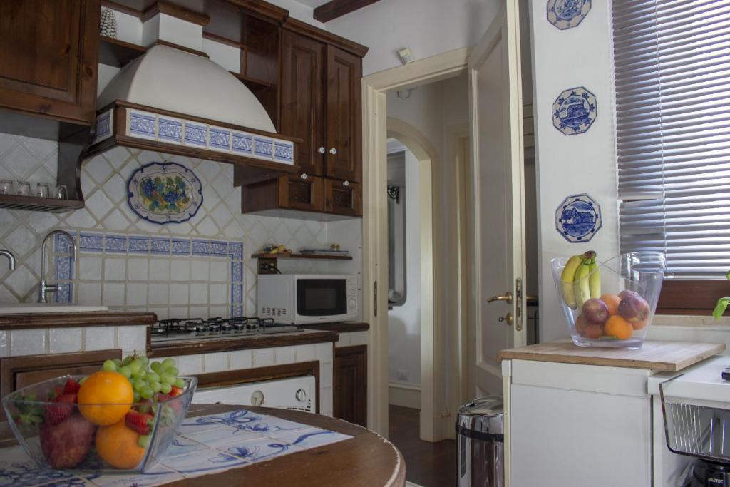 Kuchyňa alebo kuchynka v ubytovaní Villa Degli Ulivi