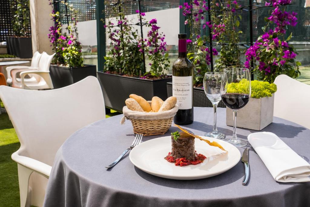 TaCH Madrid Airport - Resim 27