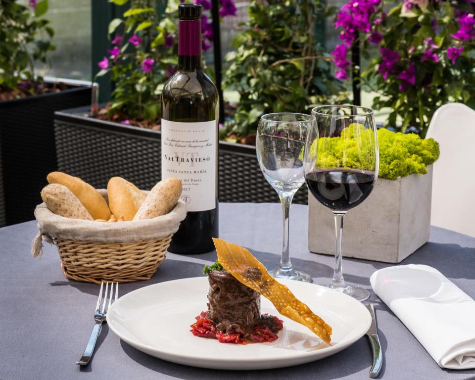 TaCH Madrid Airport - Resim 28