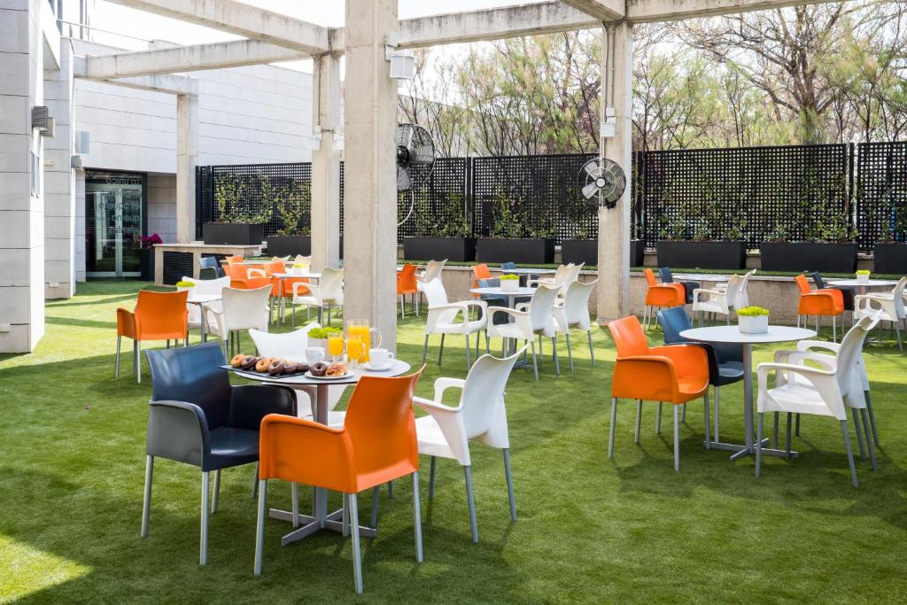 TaCH Madrid Airport - Resim 4