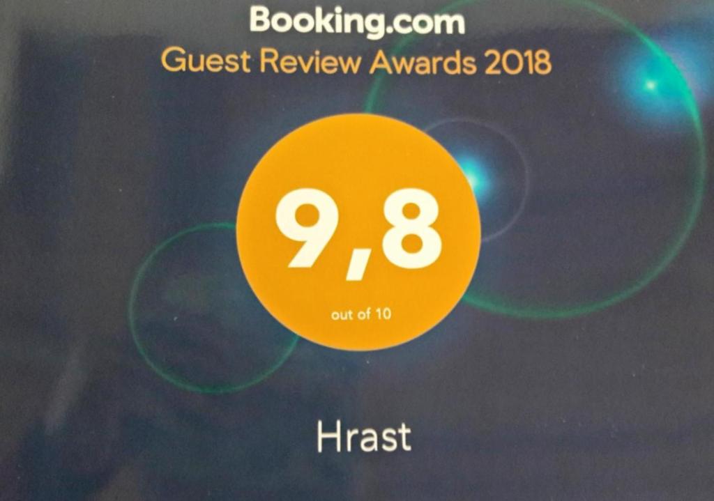 Certifikát, ocenenie alebo iný dokument vystavený v ubytovaní Hrast