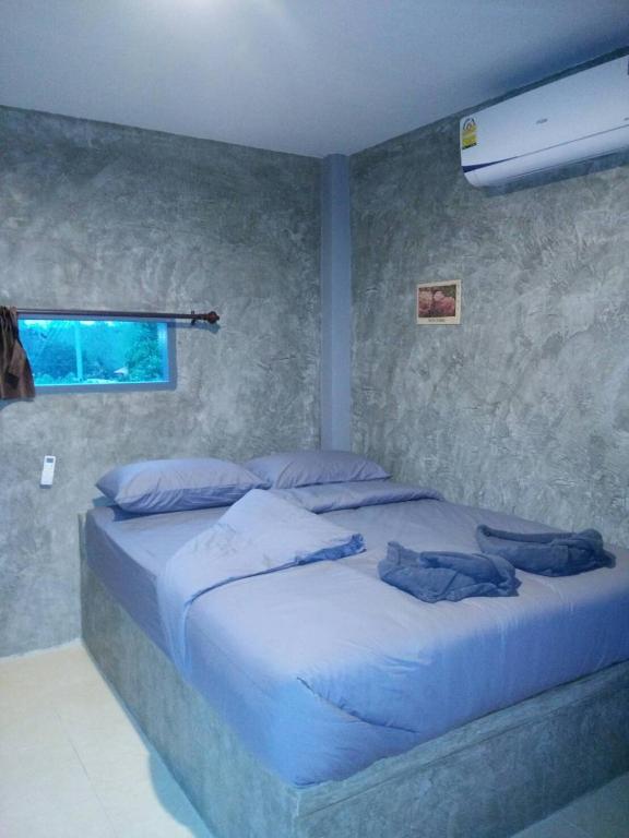 Postel nebo postele na pokoji v ubytování Chill loft โฮมเสตย์