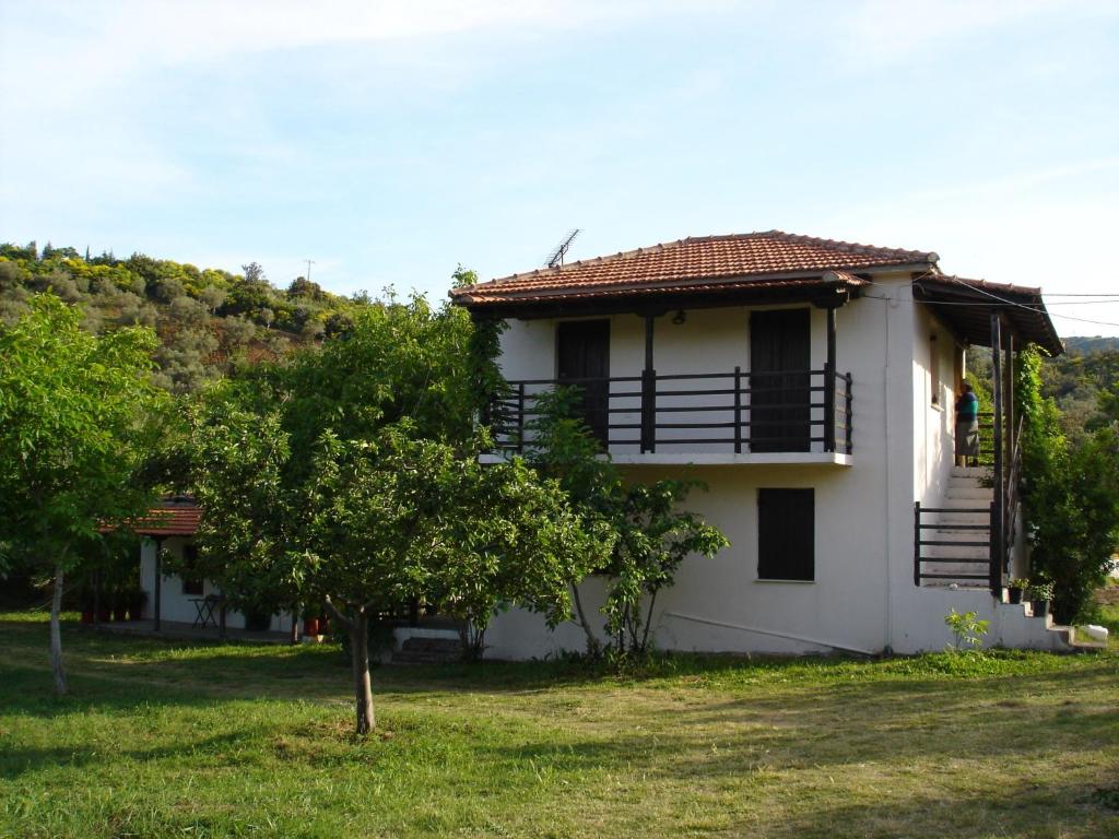 a white house with a tree in front of it at Villa Mina in Potistika