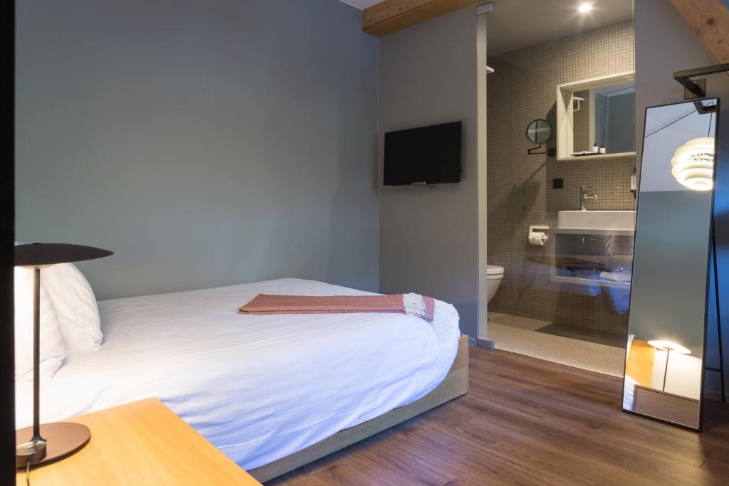 Postel nebo postele na pokoji v ubytování Hostellerie du Grünewald