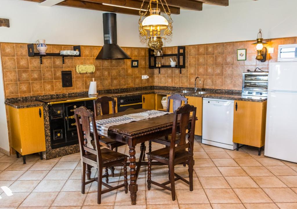 Kuchyň nebo kuchyňský kout v ubytování Casa de Aldea el Navaron