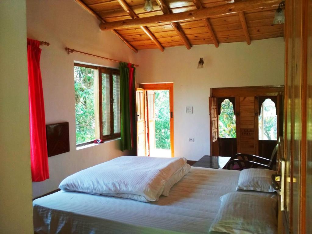 Fotografie z fotogalerie ubytování Silent Valley- Alchauna Kumaoni House along river Kalsa v destinaci Bhimtal