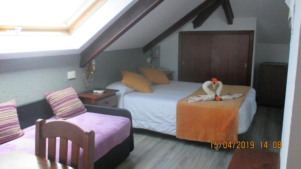 Postel nebo postele na pokoji v ubytování Hotel Playa Samil Vigo