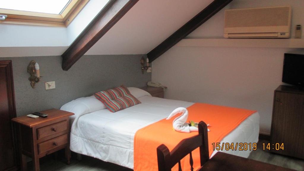 Postel nebo postele na pokoji v ubytování Hotel Playa Samil Vigo