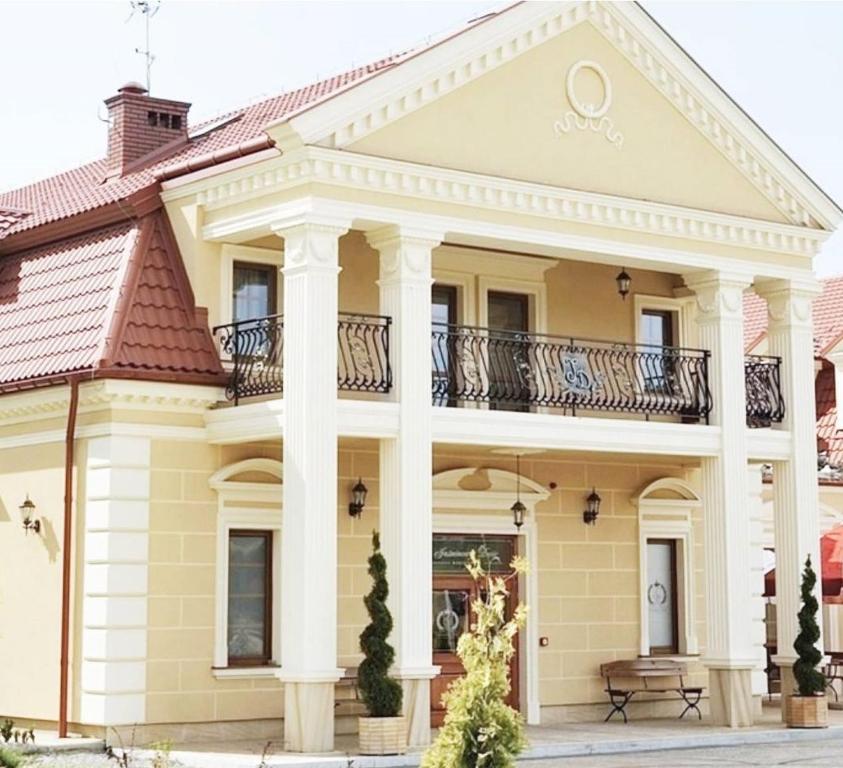 a house with a balcony on top of it at Jaśminowy Dwór in Rokietnica