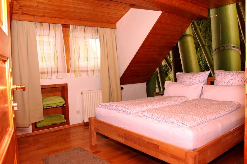 Postel nebo postele na pokoji v ubytování Pension WoGi