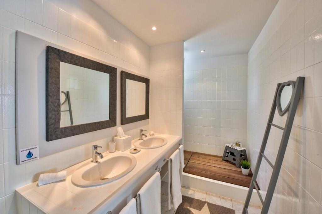 a bathroom with two sinks and a mirror at Dream Villa Terres Basses 540 in Les Terres Basses