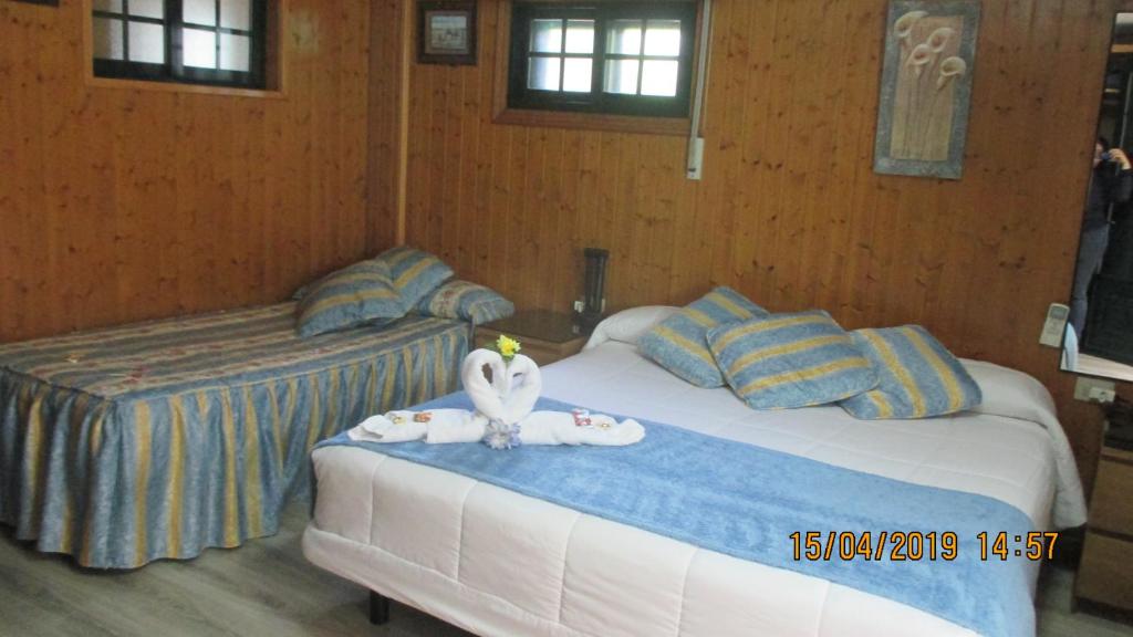 Postel nebo postele na pokoji v ubytování Hotel Playa Samil Vigo