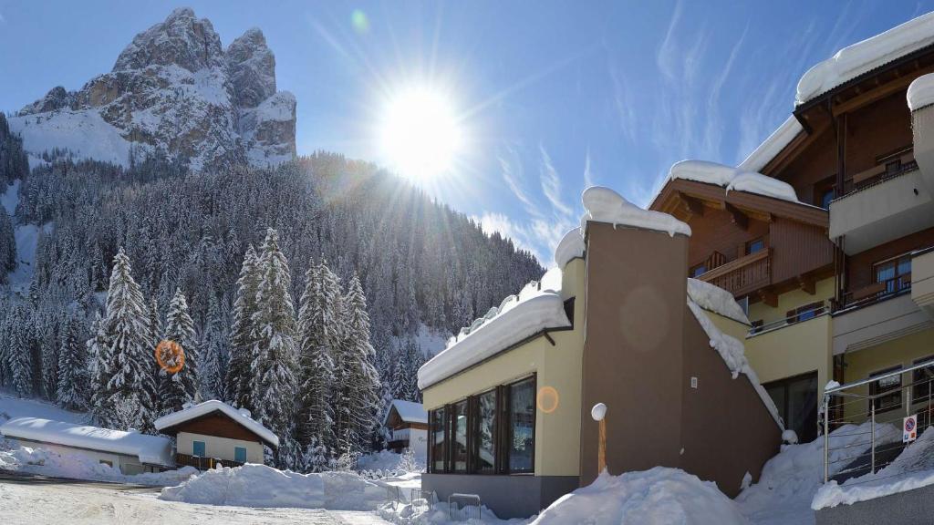 Nespecifikovaný výhled na hory nebo výhled na hory při pohledu z hotelu