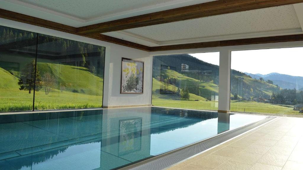 Bazén v ubytování Hotel Trenker nebo v jeho okolí