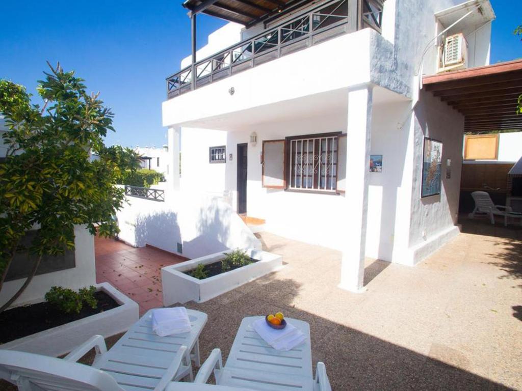 Balkón nebo terasa v ubytování 2BR Beach House - Solarium & Shower Terrace - 12