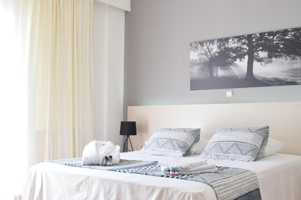 Postel nebo postele na pokoji v ubytování Poseidon by Heloni Apartments
