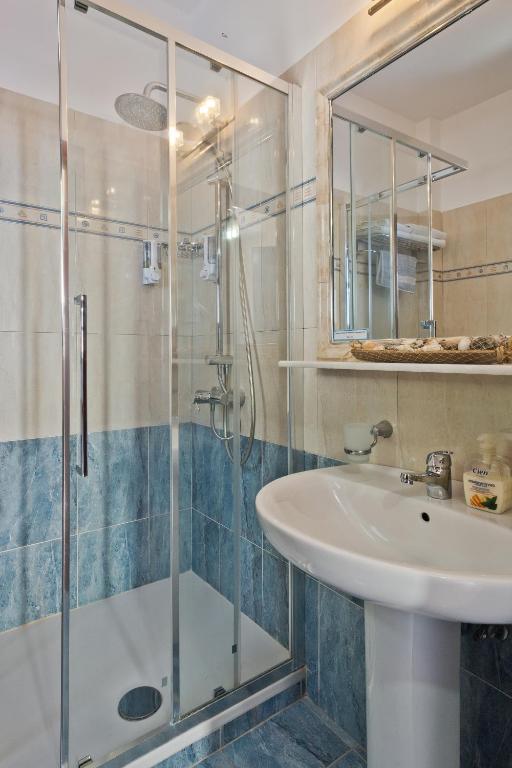 Koupelna v ubytování Alkioni Hotel