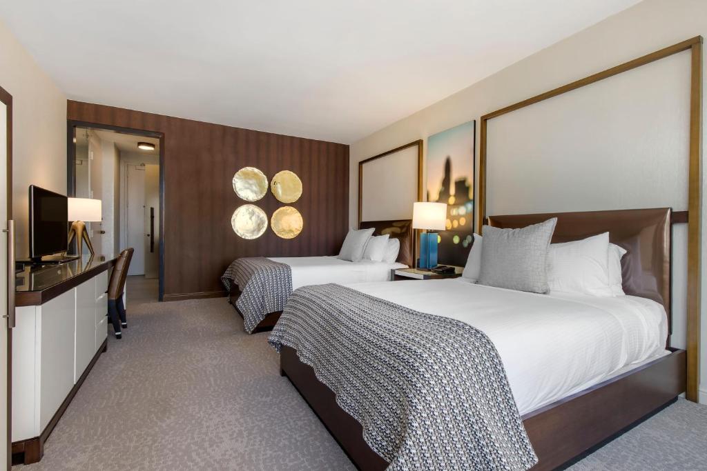 Omni Charlotte Hotel - Club Room - 2 Queensize Bedden