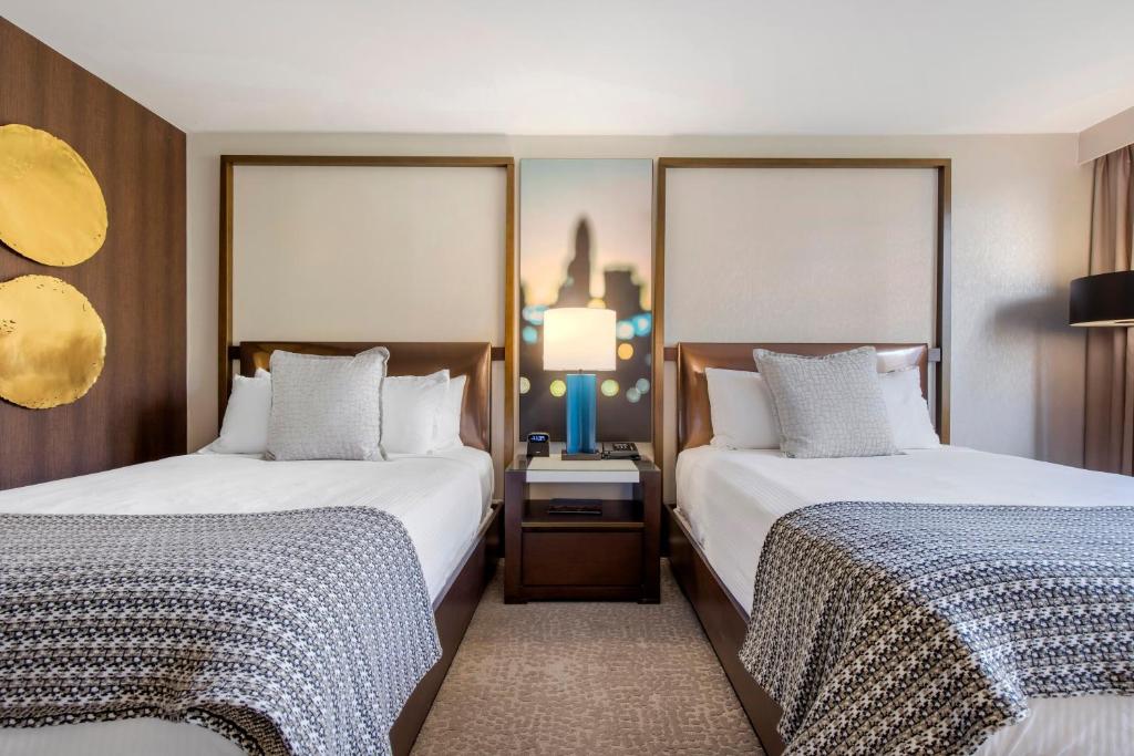 Omni Charlotte Hotel - Ada Deluxe Room - 2 Queen Bed