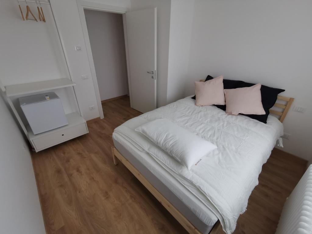 DESDEMA & OPERA Rooms - Single Room With Private External Bathroom