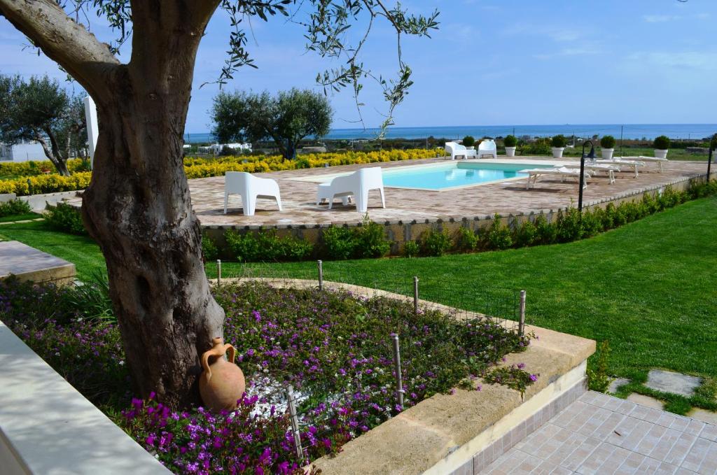 Bazén v ubytování B&B Giglio Marino nebo v jeho okolí