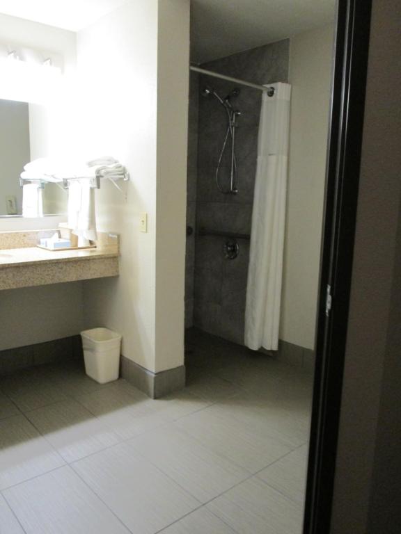 Ramada by Wyndham Platte City KCI Airport - 1 Queen Bed, Accessible Room, Non-Smoking