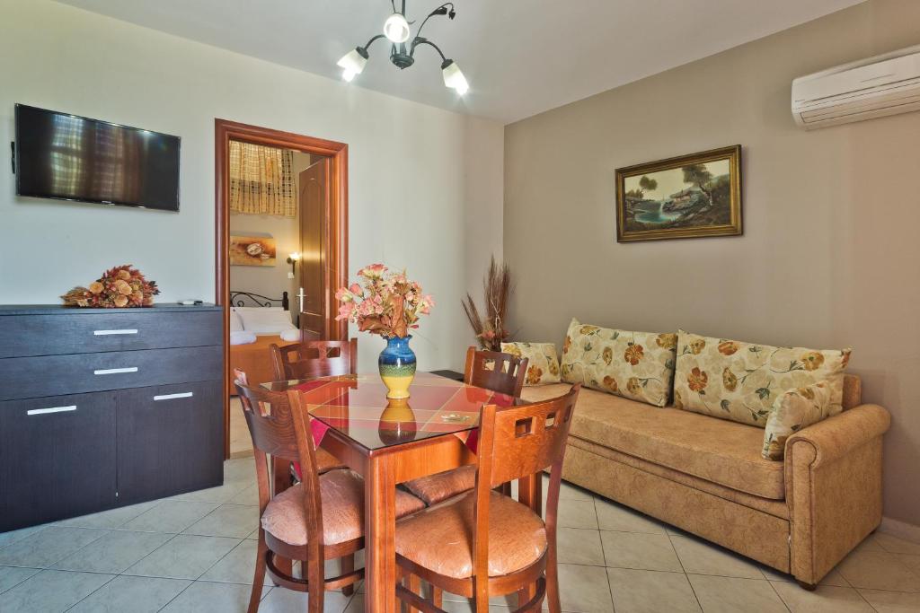 Posezení v ubytování Alkioni Hotel