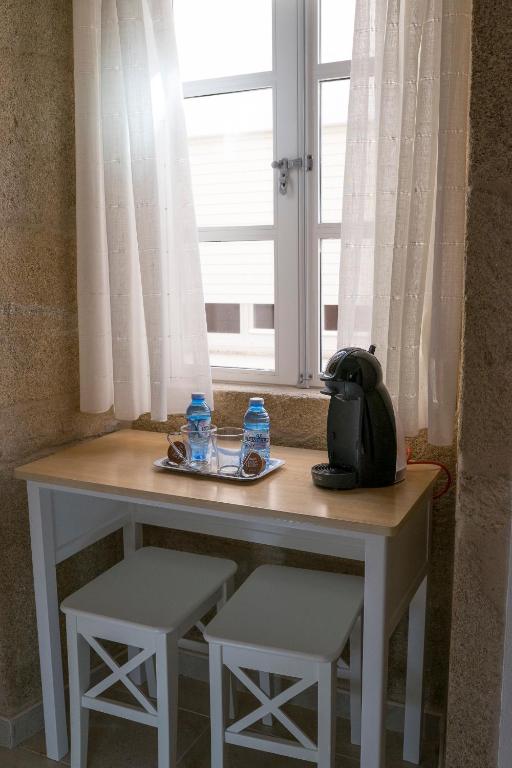 Příslušenství pro přípravu čaje a kávy v ubytování Pension Casa da Nena