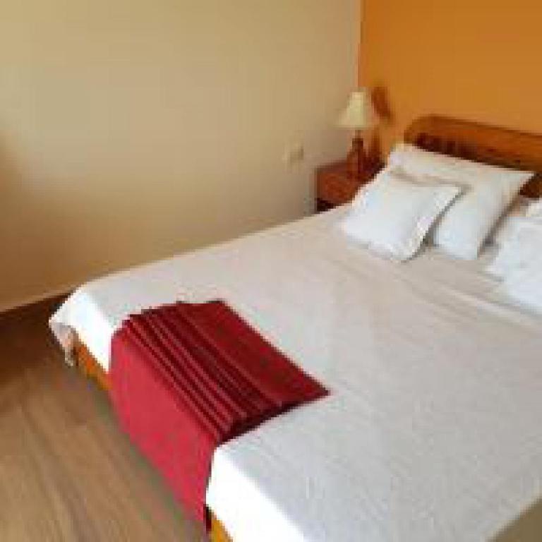 Postel nebo postele na pokoji v ubytování Ahiram Hotel Byblos
