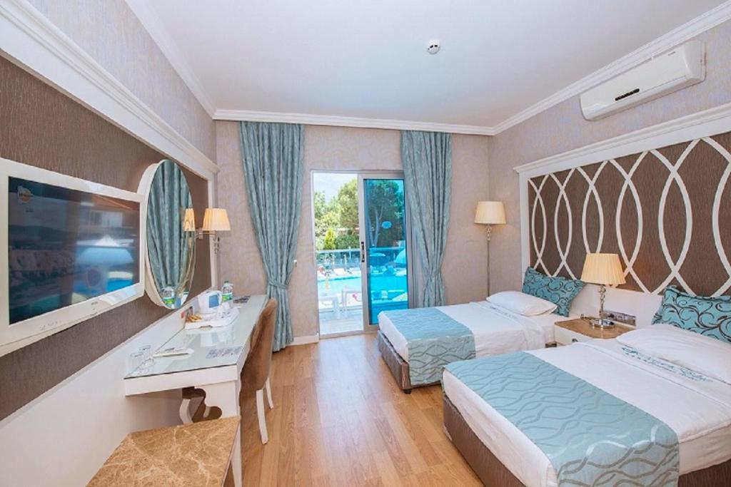 Postel nebo postele na pokoji v ubytování Ocean Blue High Class Hotel & SPA