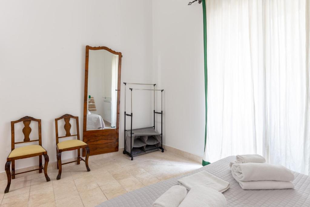 A bed or beds in a room at Sant'Agostino Apartment by DomuSicily