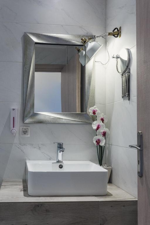 Dome Rooms Downtown - 16