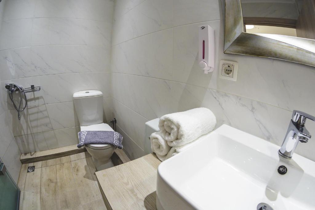 Dome Rooms Downtown - 14