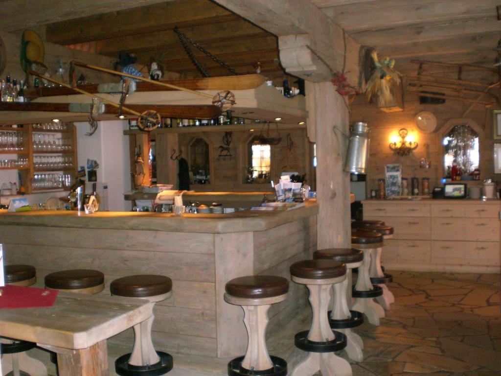 Lounge nebo bar v ubytování Dorf Alm