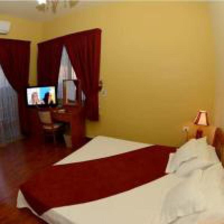 Postel nebo postele na pokoji v ubytování Ahiram Hotel Byblos