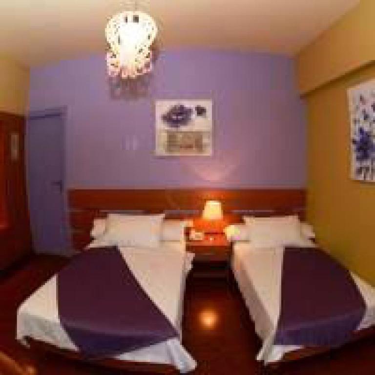Postel nebo postele na pokoji v ubytování Ahiram Hotel Byblos