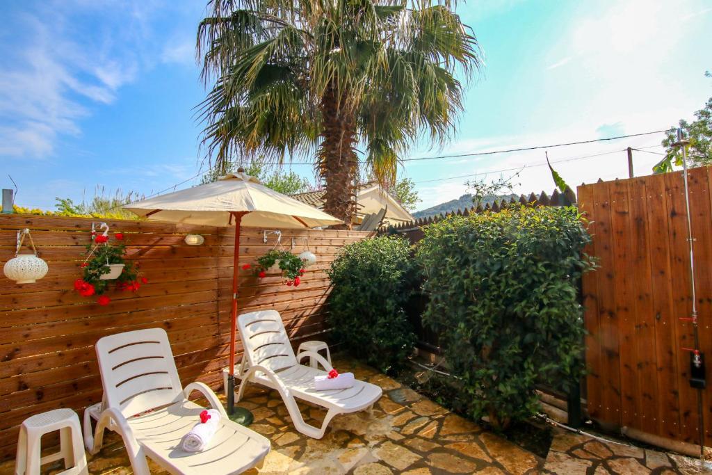 Vonkajšia záhrada v ubytovaní Aggeliki's Hideaway Studio