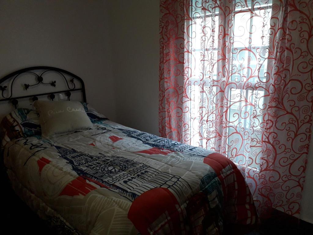 Łóżko lub łóżka w pokoju w obiekcie Casa Rural Balcones de Setenil