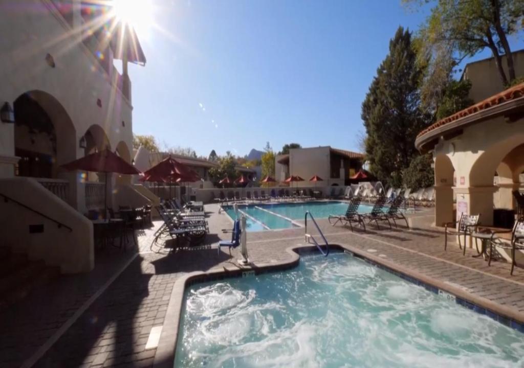Bazén v ubytování Los Abrigados Resort and Spa nebo v jeho okolí