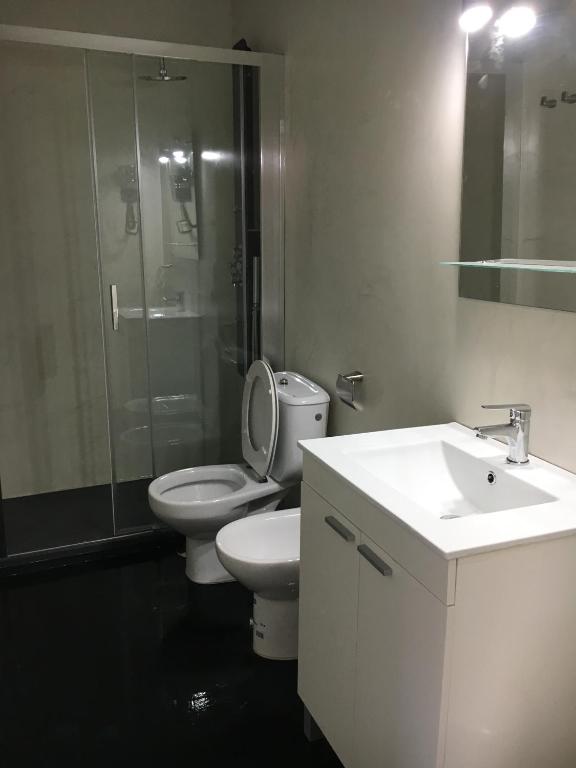 A bathroom at Hotel Azcona