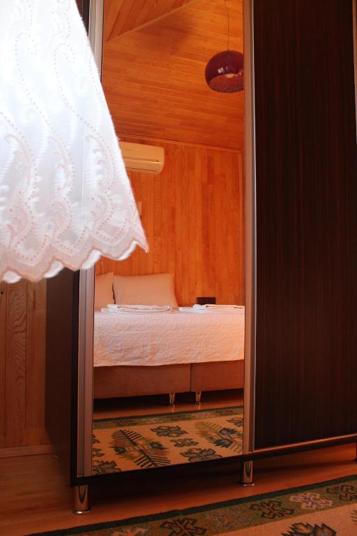 Postel nebo postele na pokoji v ubytování Cirali Armira Bungalow