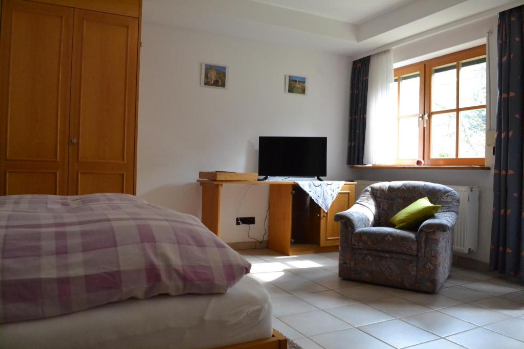 Pension - Gästehaus Zum Pfälzerwald - Habitación Doble Con Vistas Al Jardín